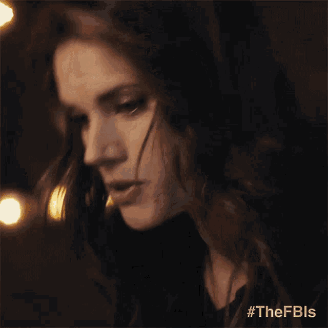 a woman is saying " so sorry " in front of a blurry background
