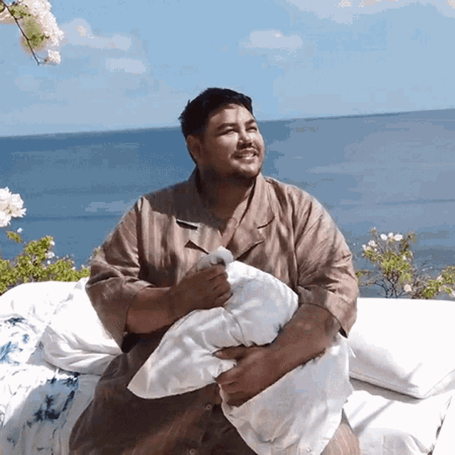 Tersenyum Ivan Gunawan GIF