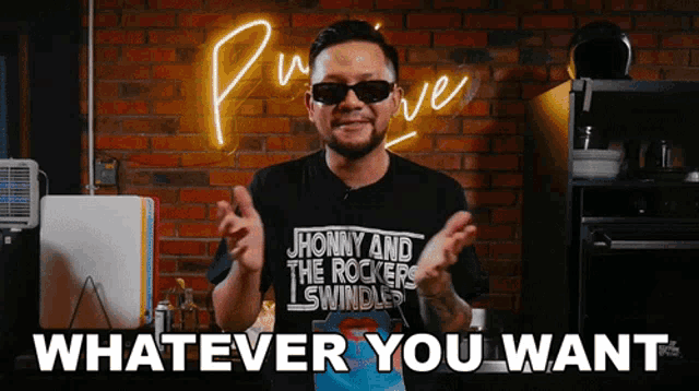 a man wearing sunglasses and a shirt that says honny and the rockers swindlers